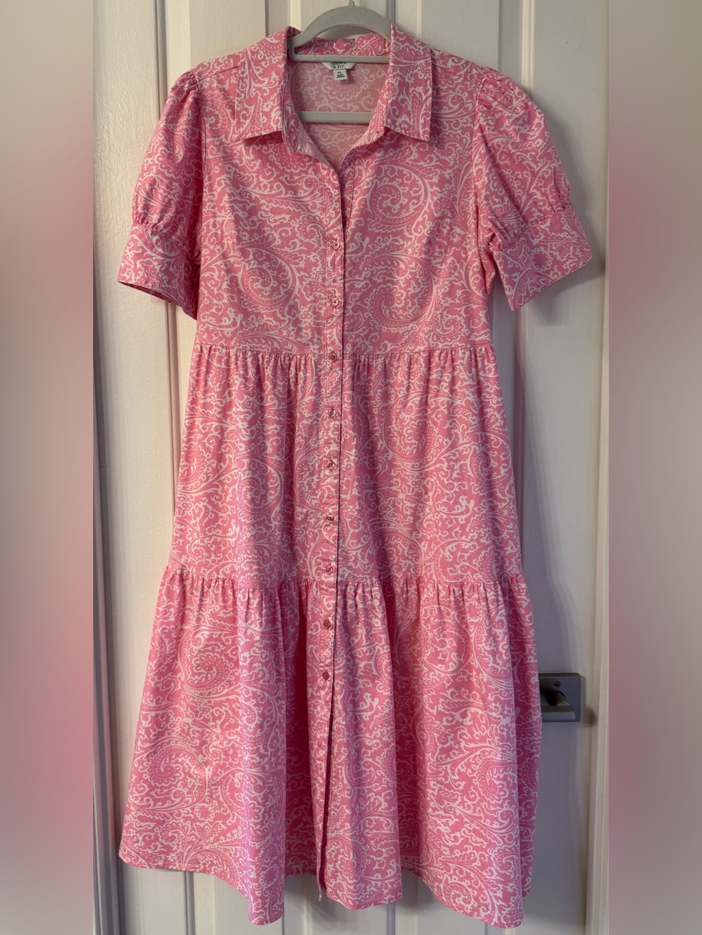 crown & ivy Pink Paisley Button-Front Tiered Dress